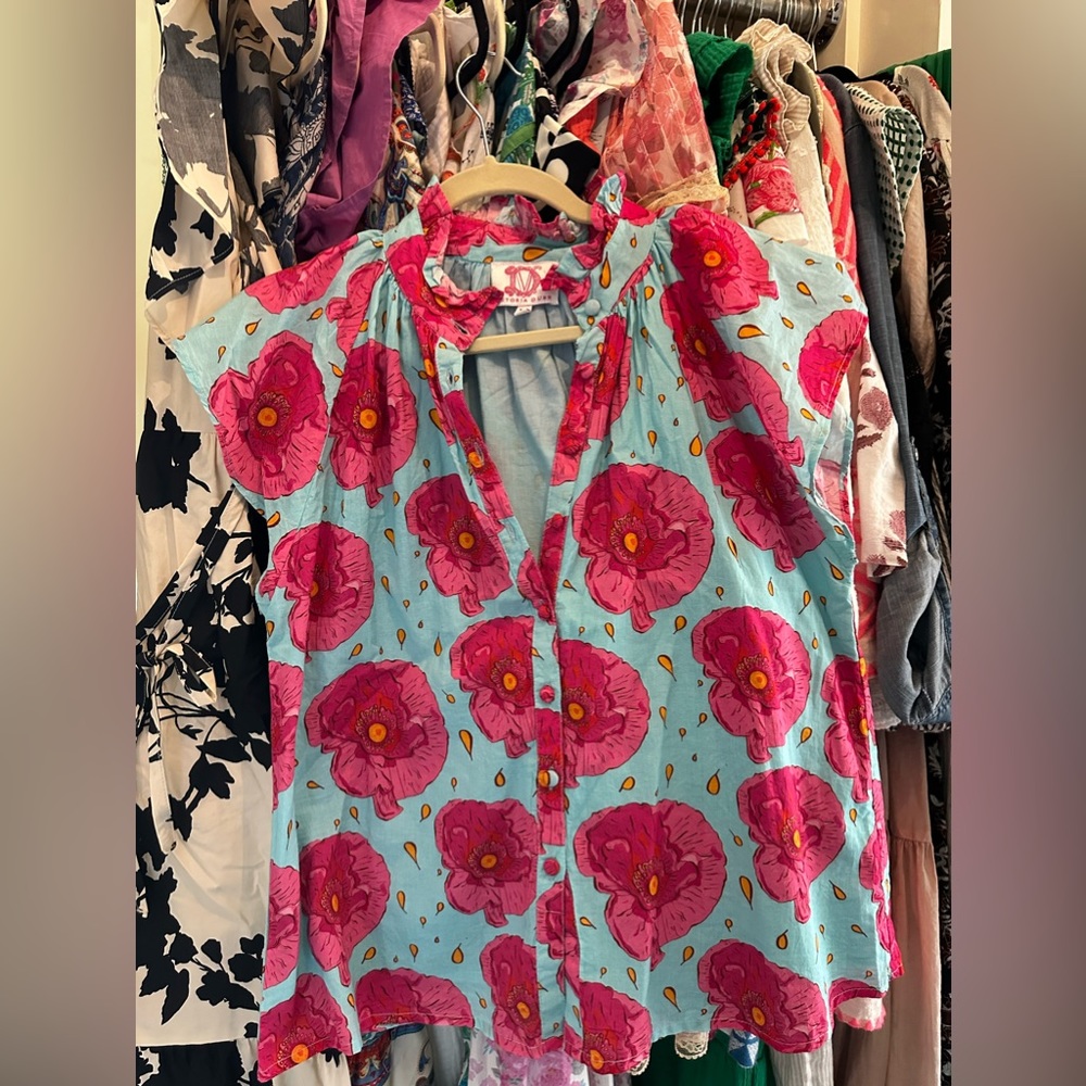 Victoria Dunn blue floral shirt nwot XS/small
